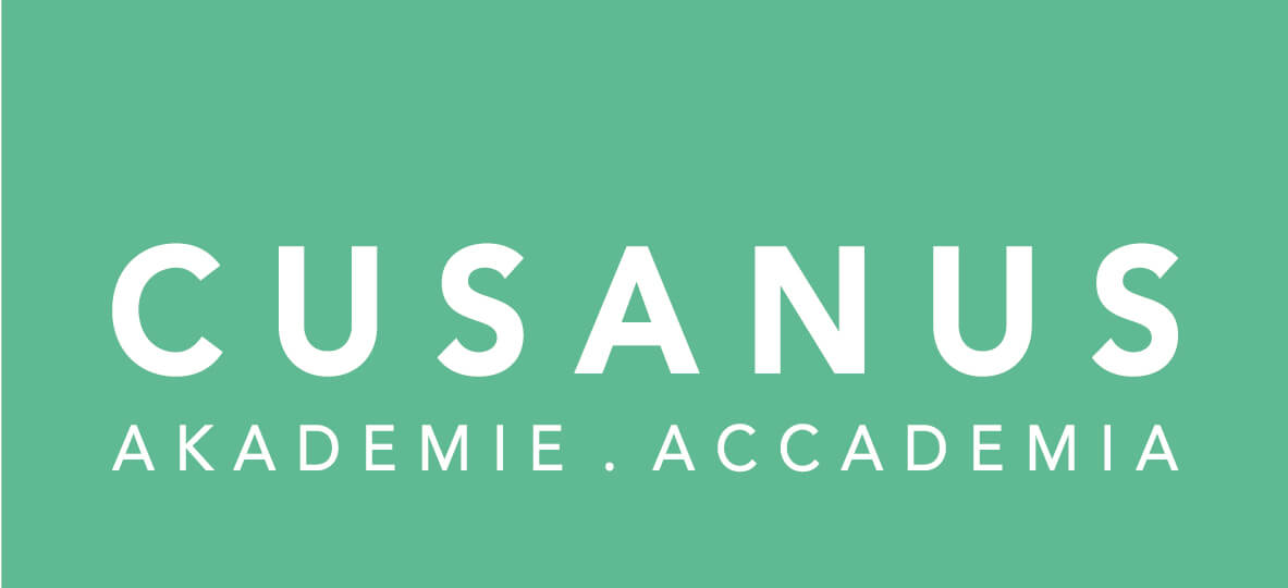 Logo unseres Kooperationspartner Cusanus-Akademie mit weißem Schriftzug auf grünem Hintergrund